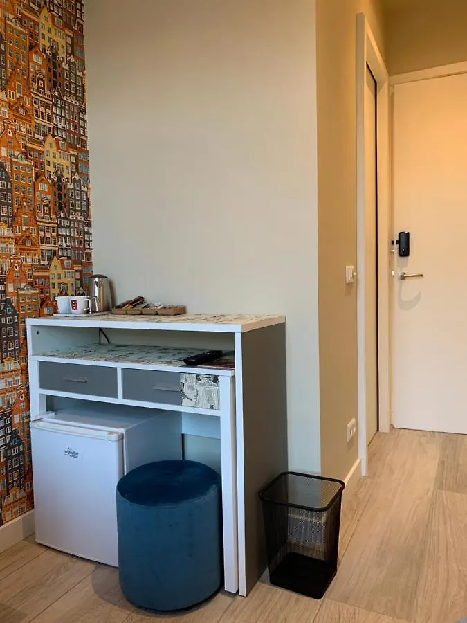 Roomwest Amsterdam 0*,